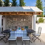 Luxury Seafront Diora Brac With Heated Pool 苏曼婷