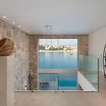 Luxury Seafront Diora Brac With Heated Pool 苏曼婷