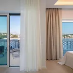 别墅 Luxury Seafront Diora Brac With Heated Pool 苏曼婷