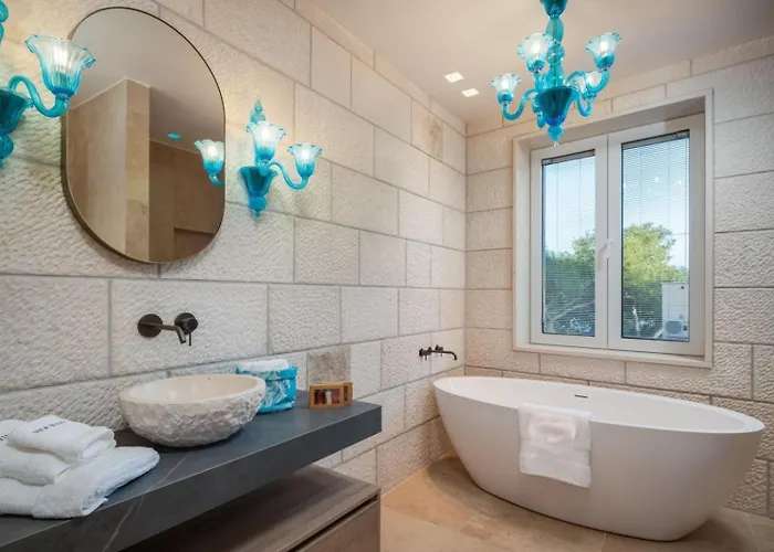 Luxury Seafront Diora Brac With Heated Pool *
