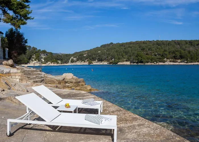 Luxury Seafront Diora Brac With Heated Pool *