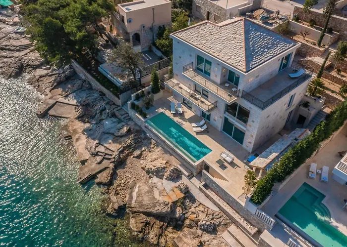 Villa Luxury Seafront Diora Brac With Heated Pool *