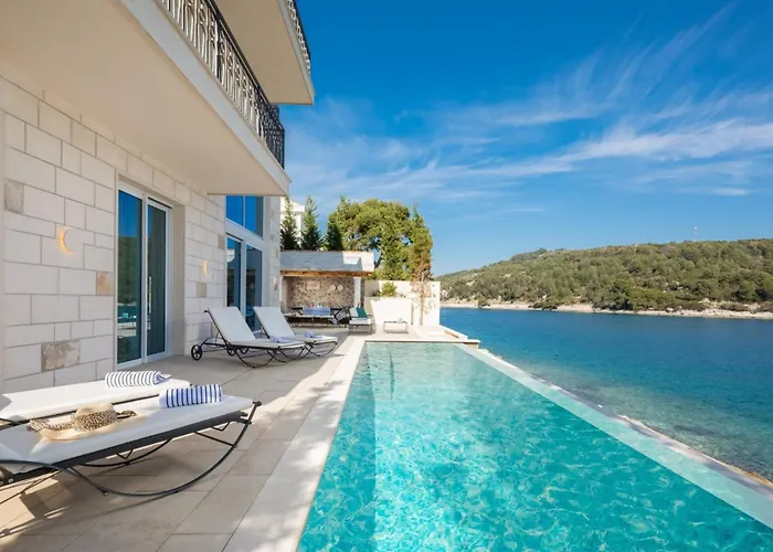 Luxury Seafront Diora Brac With Heated Pool Villa *