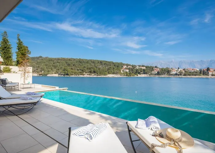 Luxury Seafront Diora Brac With Heated Pool Villa *