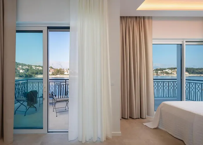 Villa Luxury Seafront Diora Brac With Heated Pool Sumartin