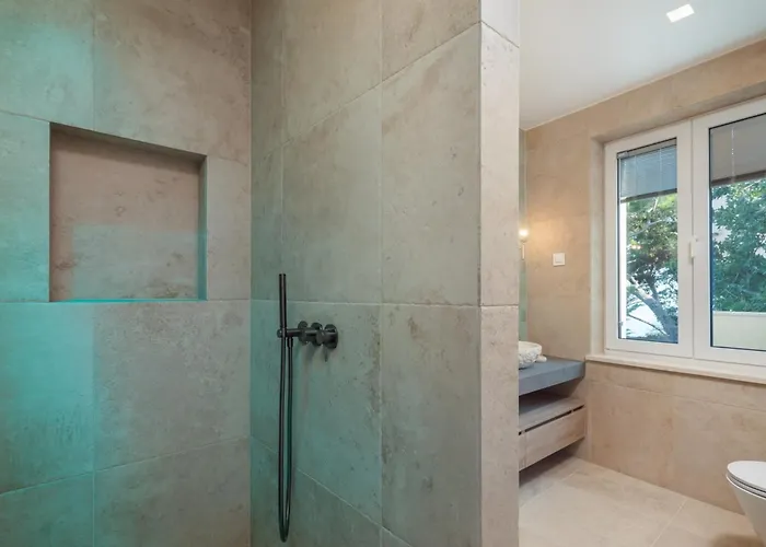 Villa Luxury Seafront Diora Brac With Heated Pool