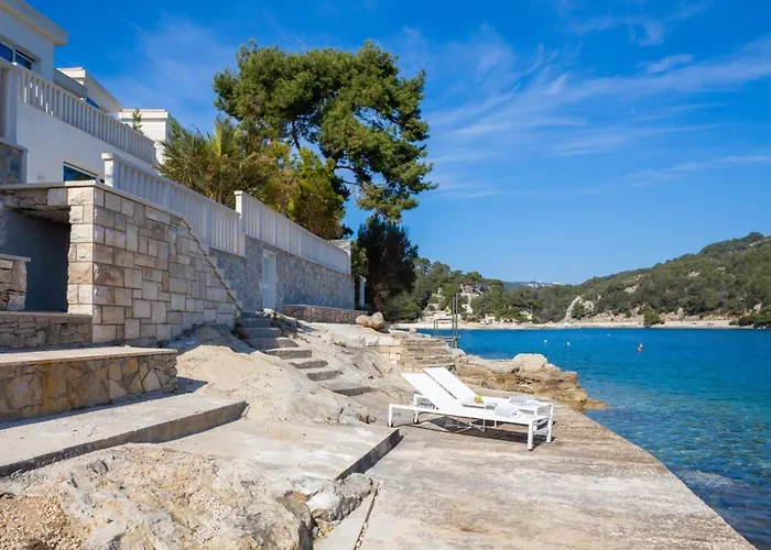 Villa Luxury Seafront Diora Brac With Heated Pool *