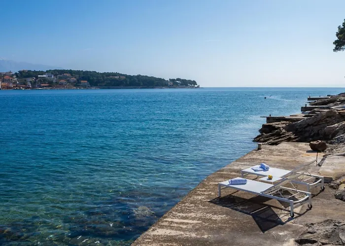 Villa Luxury Seafront Diora Brac With Heated Pool