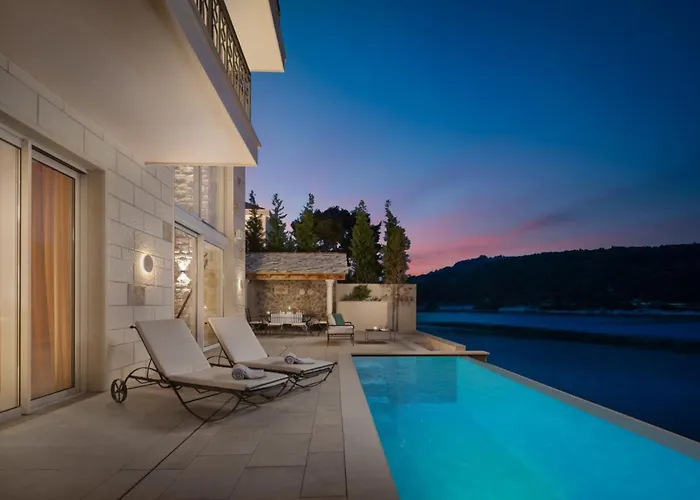 Luxury Seafront Diora Brac With Heated Pool *