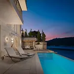 Luxury Seafront Diora Brac With Heated Pool *