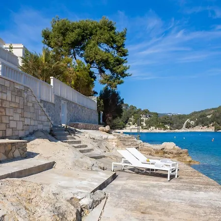 فيلة Luxury Seafront Diora Brac With Heated Pool *