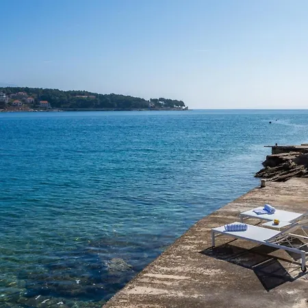 Villa Luxury Seafront Diora Brac With Heated Pool