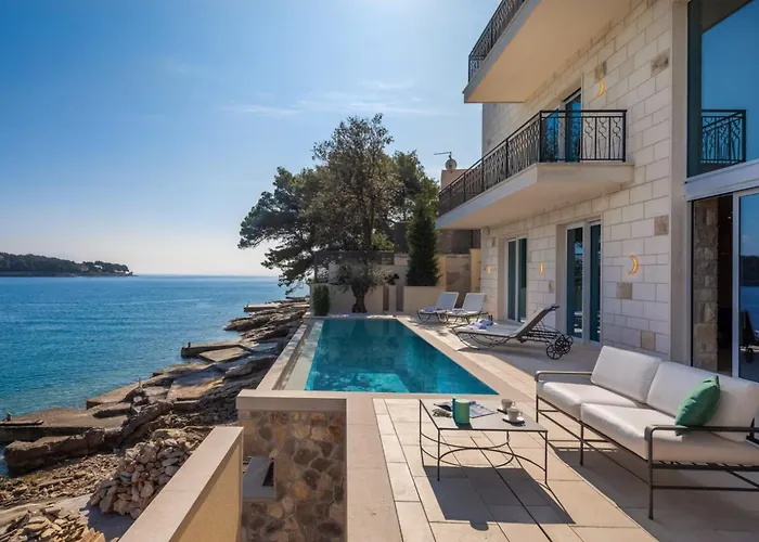 Luxury Seafront Diora Brac With Heated Pool Villa *
