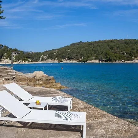 Luxury Seafront Diora Brac With Heated Pool *