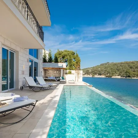 Luxury Seafront Diora Brac With Heated Pool Villa *