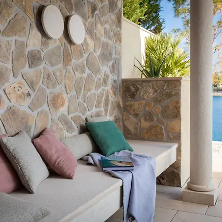 Luxury Seafront Diora Brac With Heated Pool
