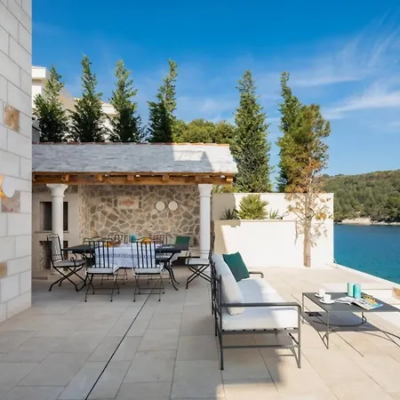 Luxury Seafront Diora Brac With Heated Pool *