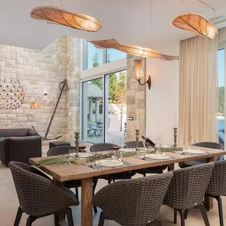 Villa Luxury Seafront Diora Brac With Heated Pool