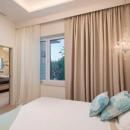 Luxury Seafront Diora Brac With Heated Pool Villa