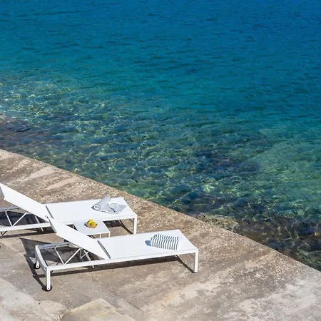 Villa Luxury Seafront Diora Brac With Heated Pool *