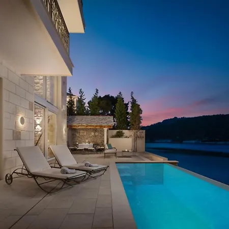 Luxury Seafront Diora Brac With Heated Pool *